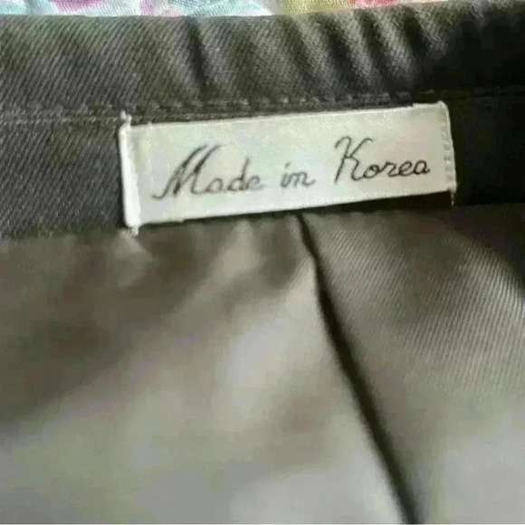 Men’s green double breasted suit. In fair condition has hole in the back of suit - Picture 10 of 12